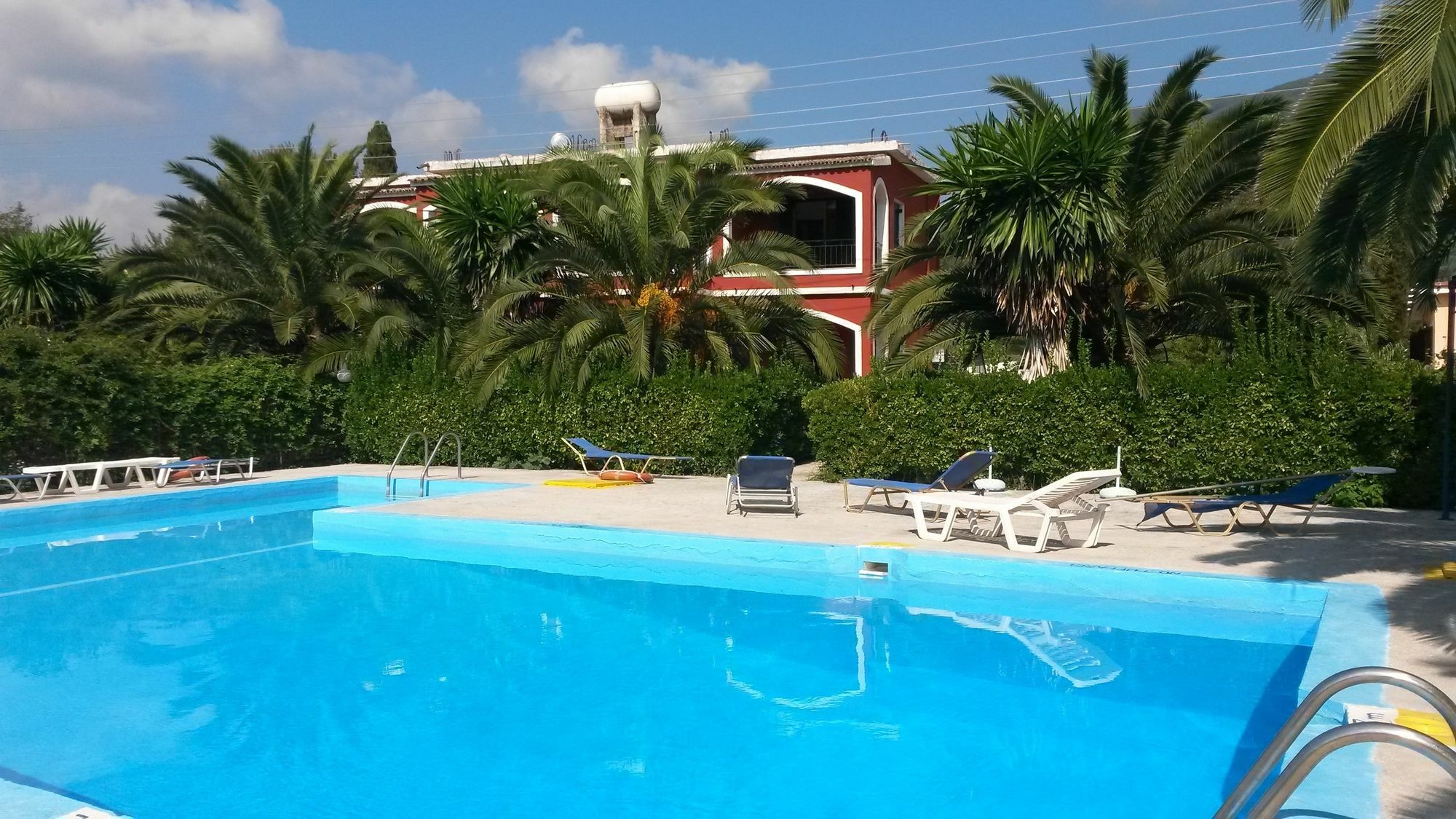 Sunny Dreams Apartments Ýpsos Eksteriør bilde